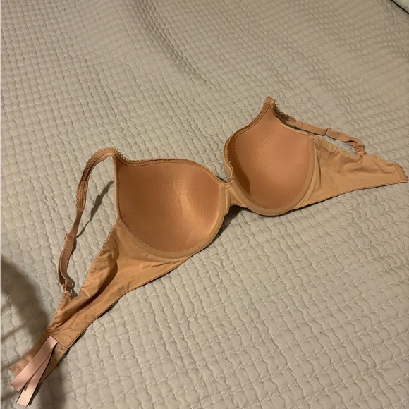 Victoria's Secret Nude Bra - Picture 2 of 3
